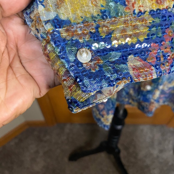 NWT Plus Size Floral Sequin Button-Up Shirt - Picture 5 of 6
